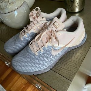 COPY - Sneakers- like new